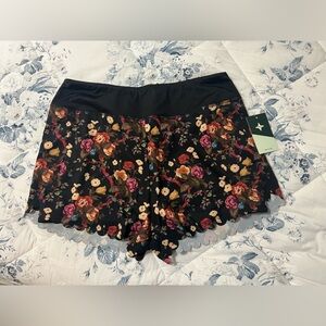 Tuckernuck Floral Shorts Size Large